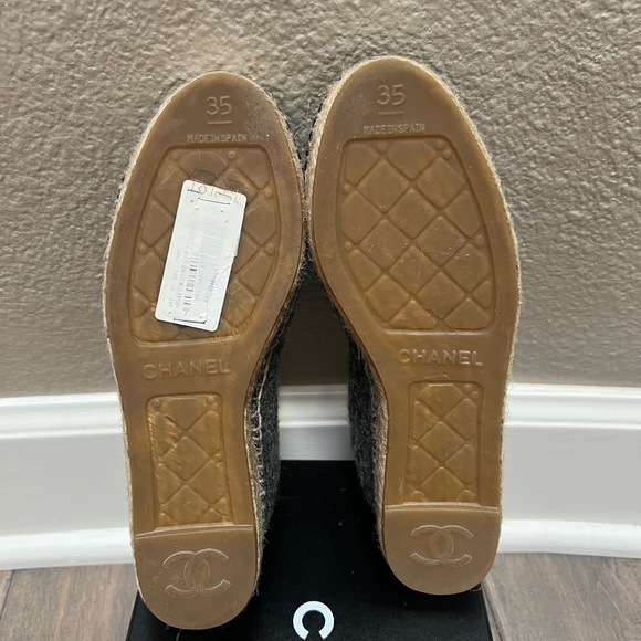 BNIB Chanel Gray Wool/Velvet Cap Toe Espadrilles - Picture 2 of 2
